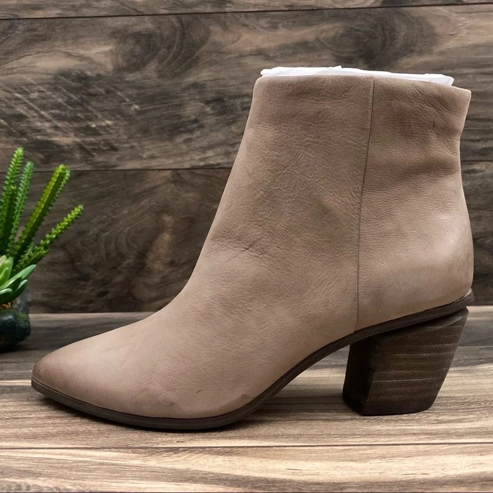NIB Vince Camuto Grasem Pointy Toe Western Bootie - Picture 9 of 16